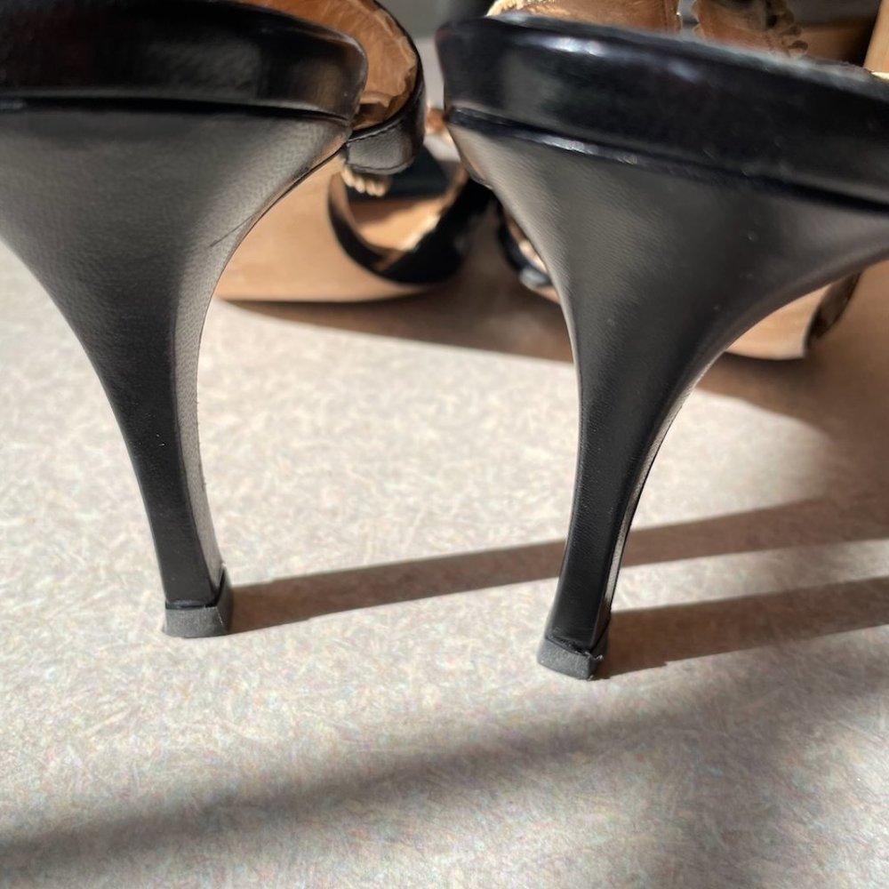 Manolo Blahnik heeled slingback sandals, black & tan, scallop edging, size 40 - Picture 5 of 7